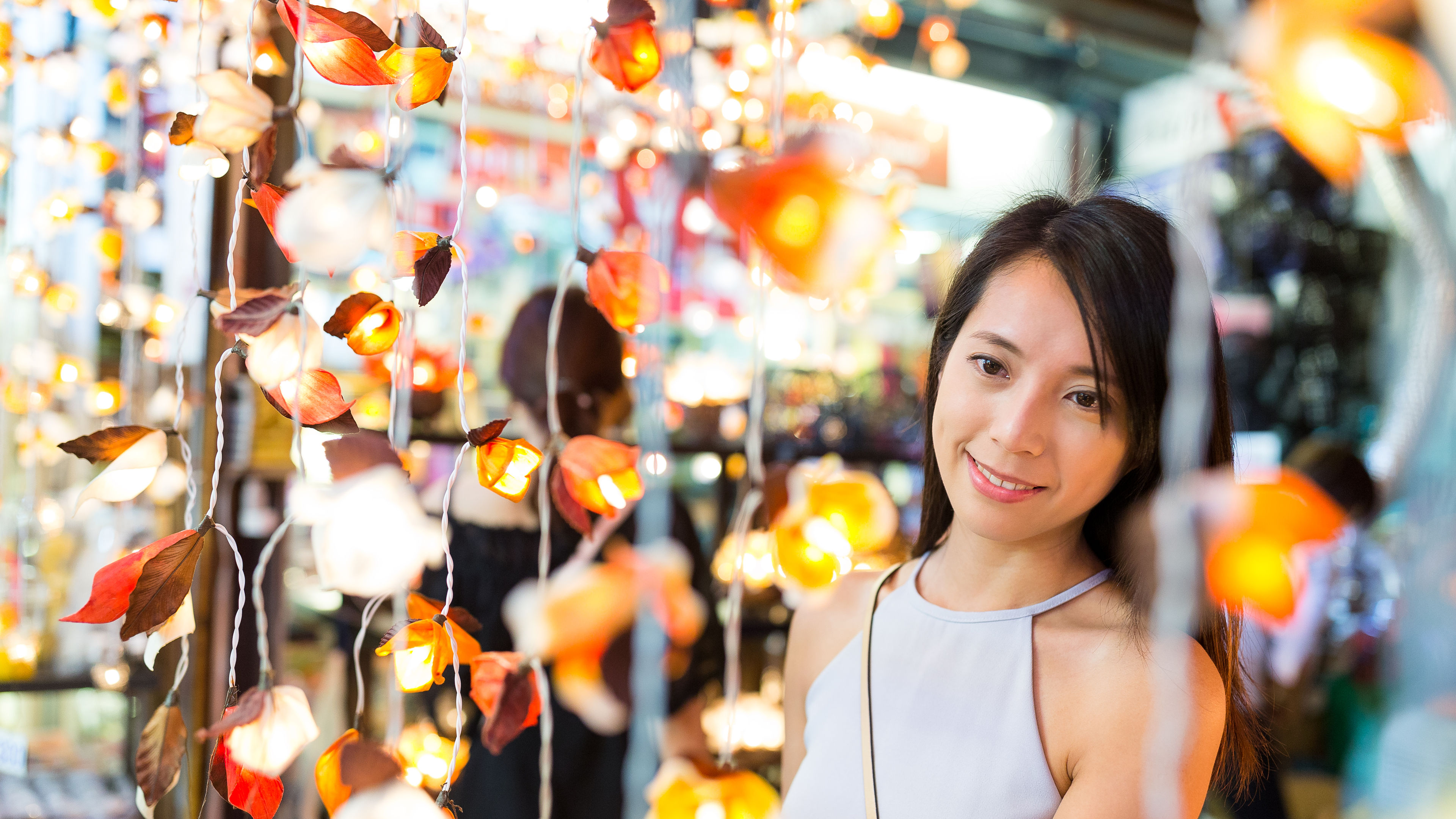 Woman shopping bulb in a store 