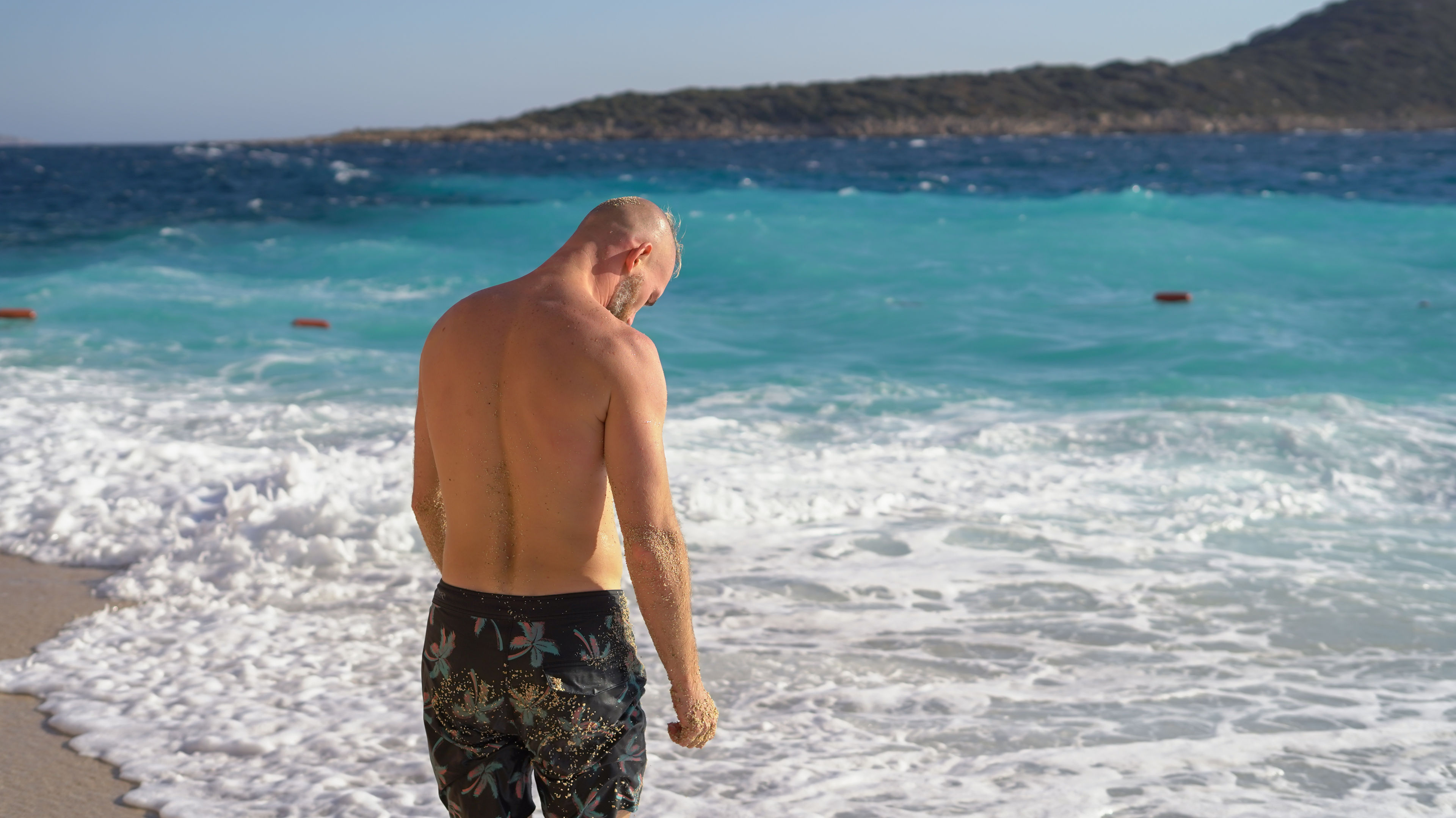 A man enjoying the sea 