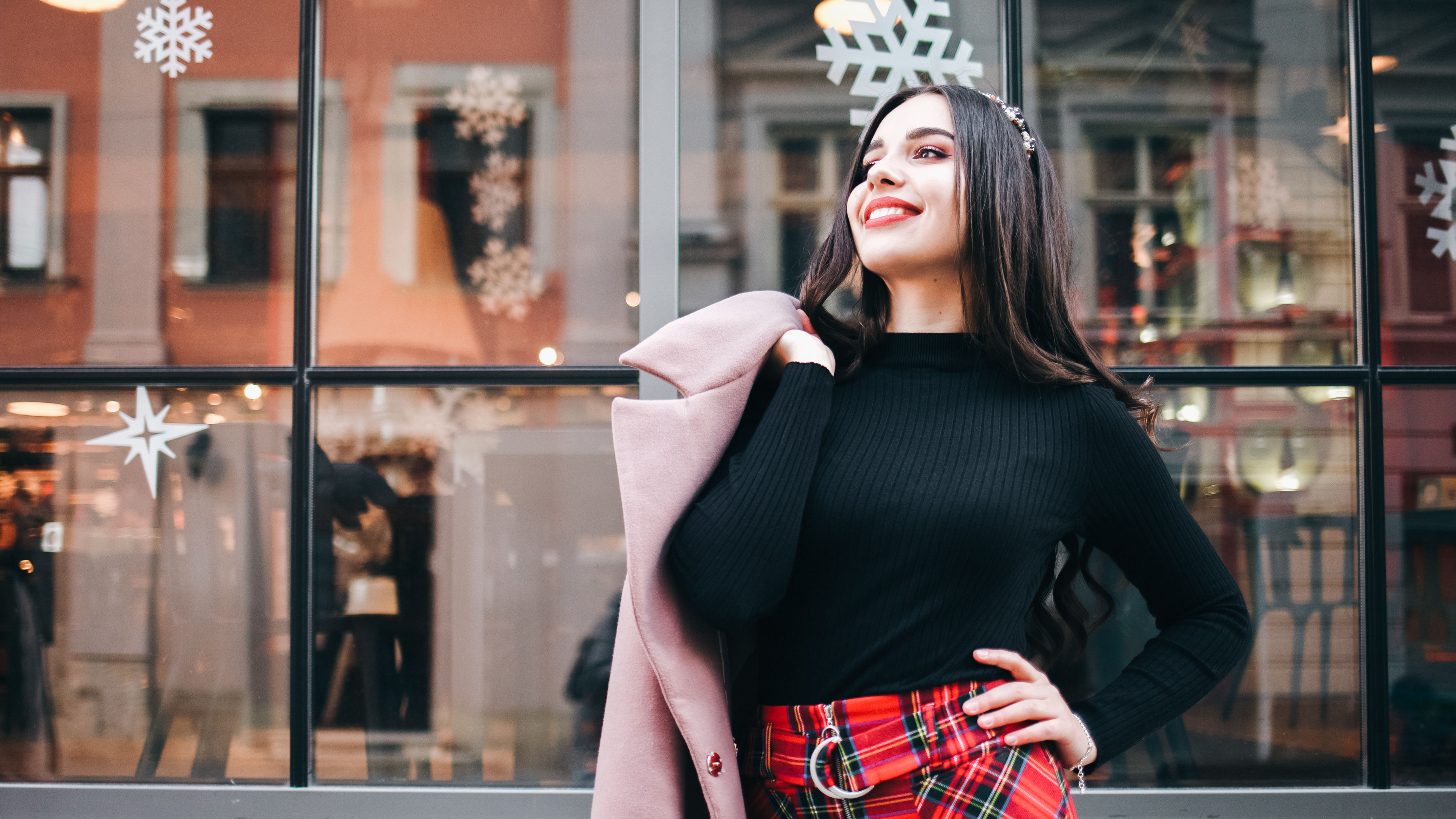 Portrait of a beautiful young girl in a christmas mood 