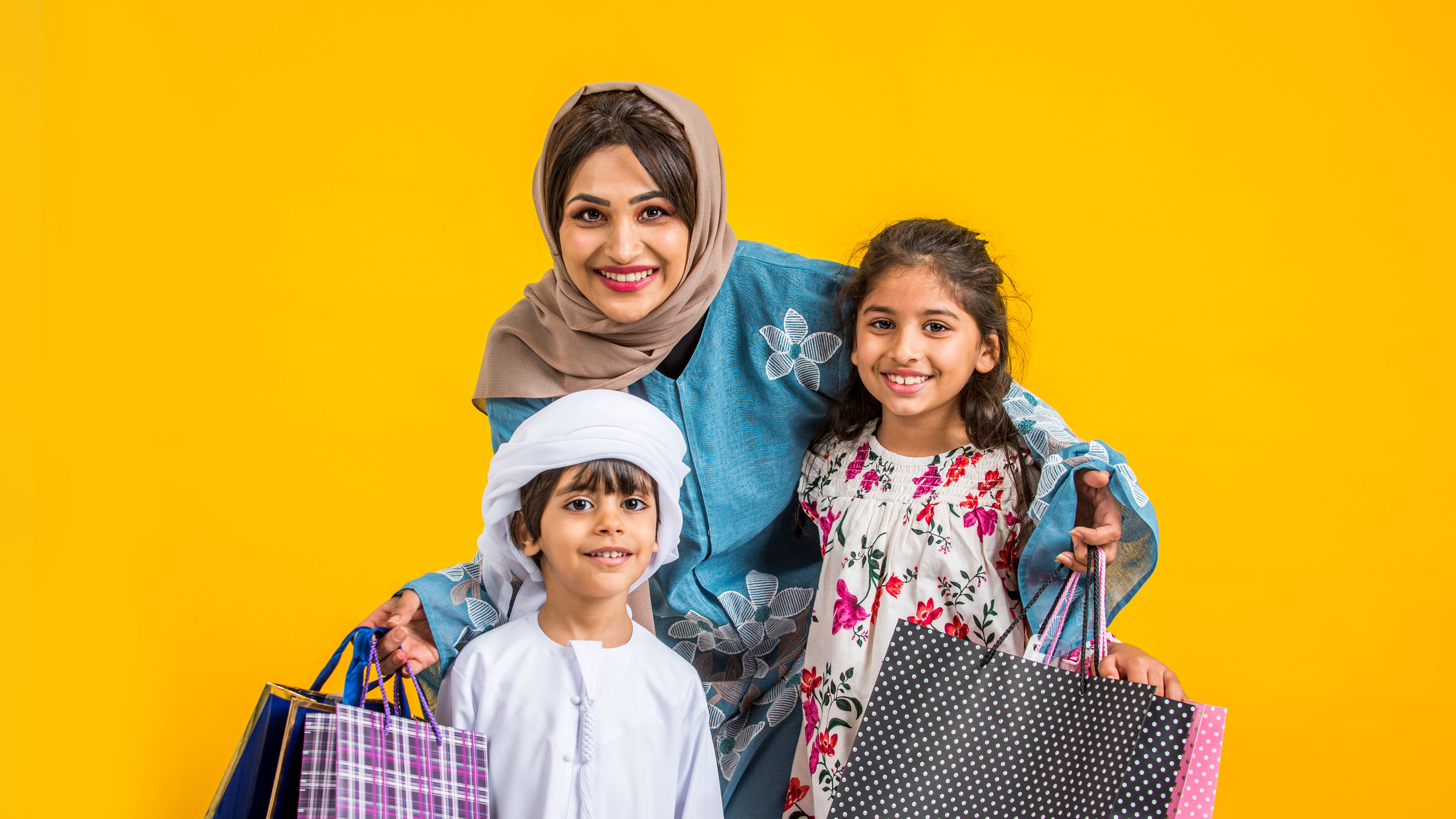 Family with shopping bags