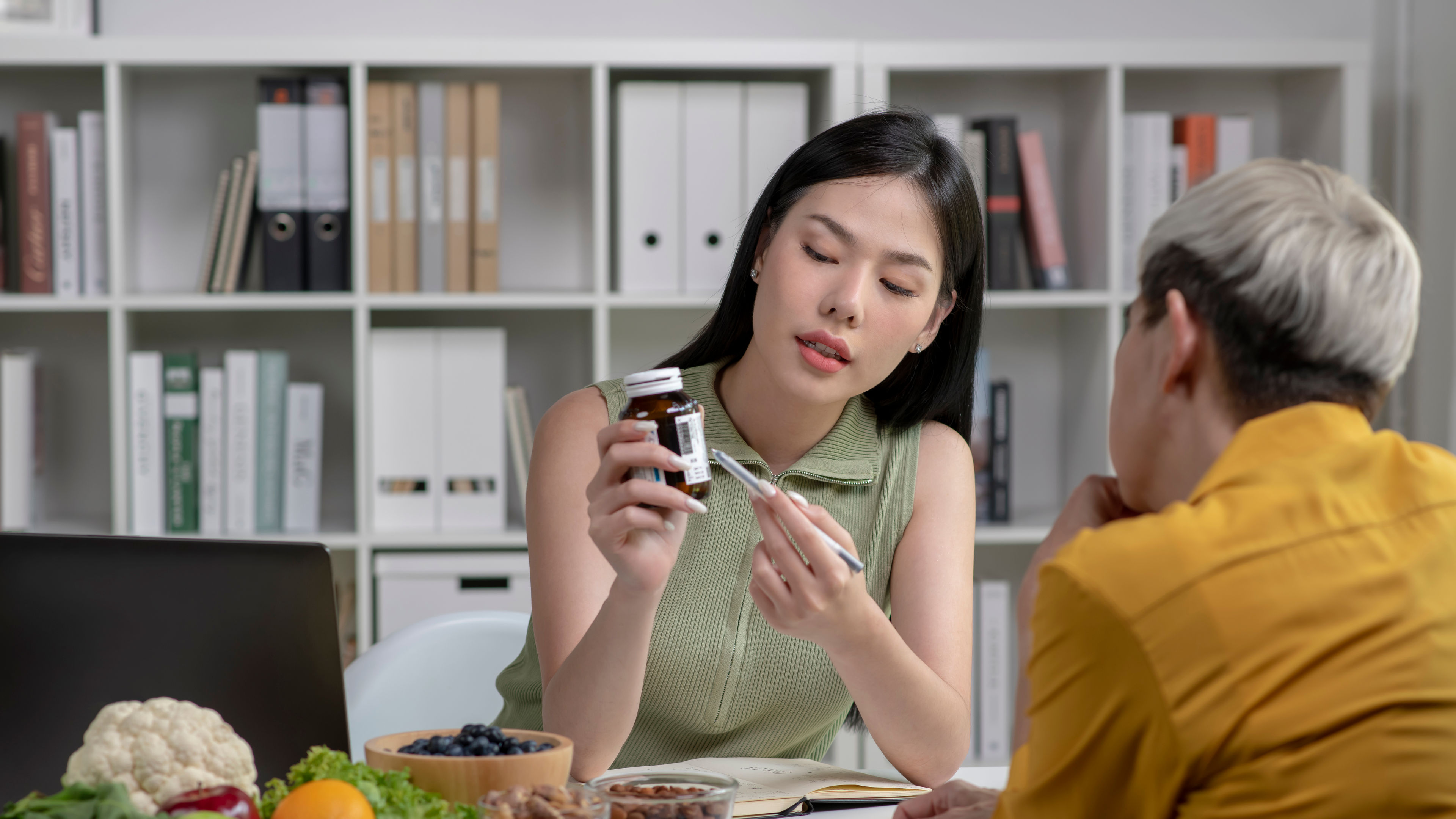 A woman nutritionist explaining about health supplements 