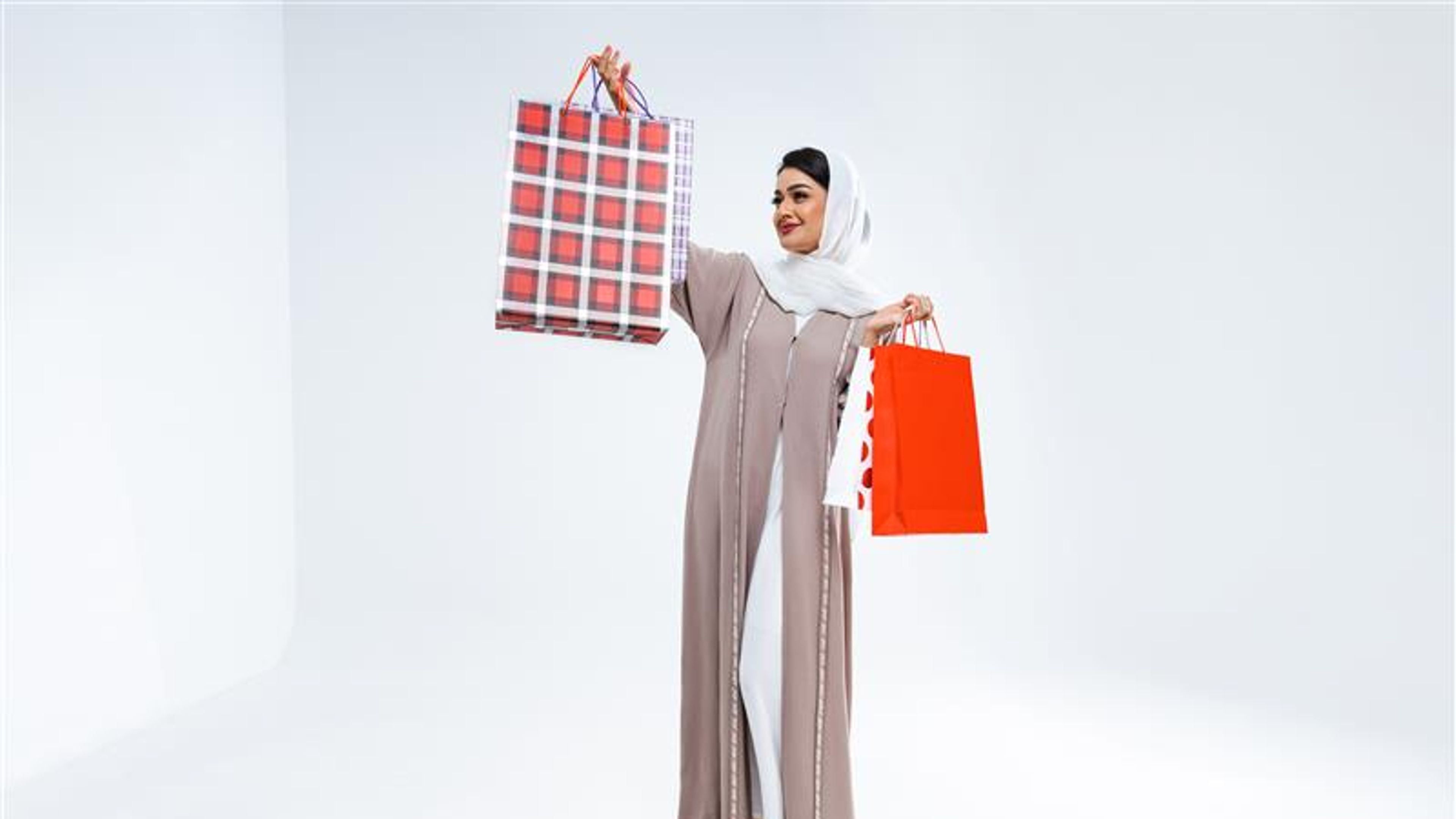صورة عربية مسلمة أنثى بالغة في دبي ، الإمارات العربية المتحدة
