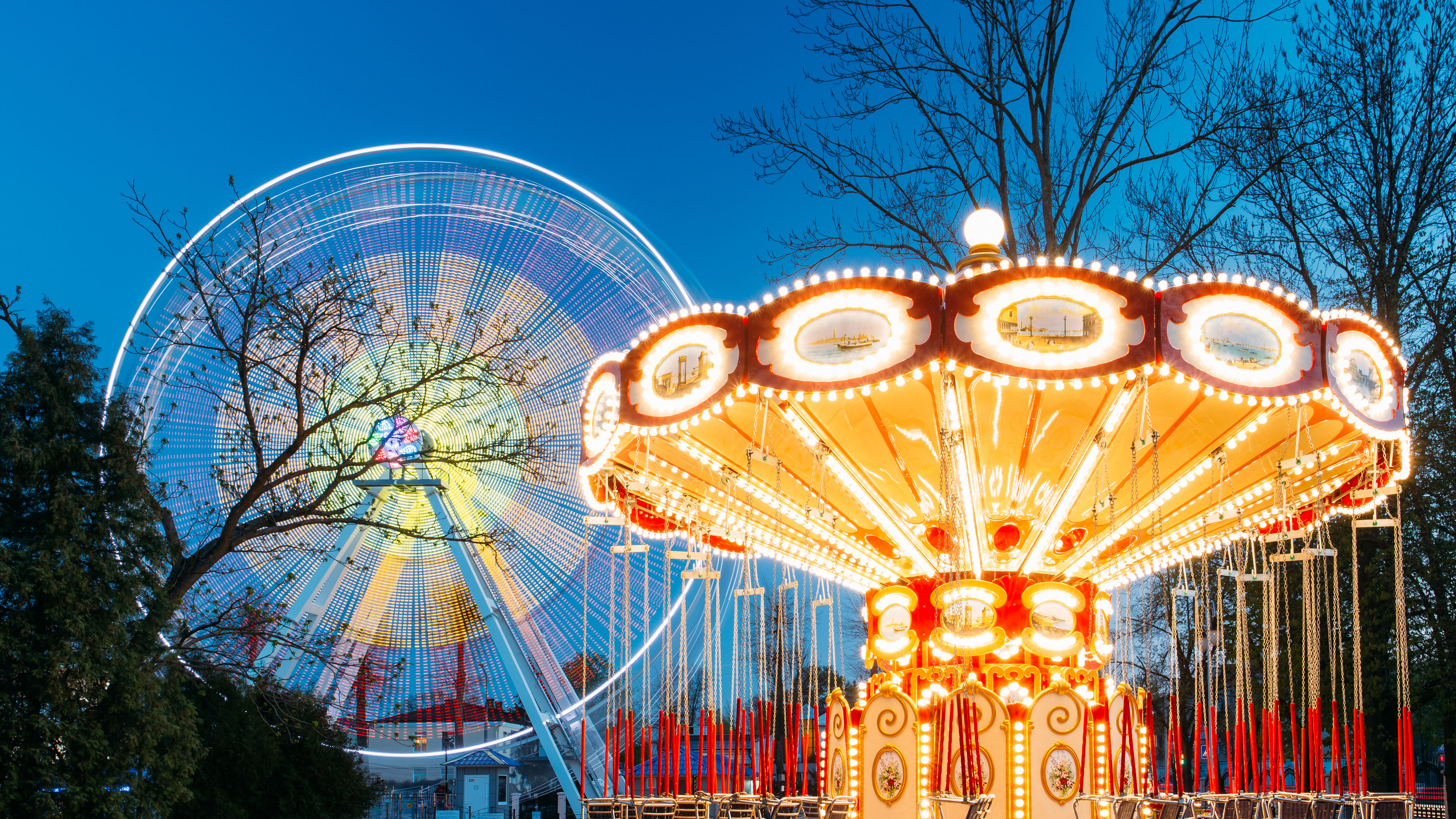 Rotating Illuminated Attraction Ferris Wheel And Carousel Merry-go-round  